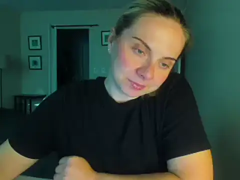 Snapshot of HappyIva chatting on September 2025 03:59:02 PM HappyIva online show from September 2025 03:59:02 PM