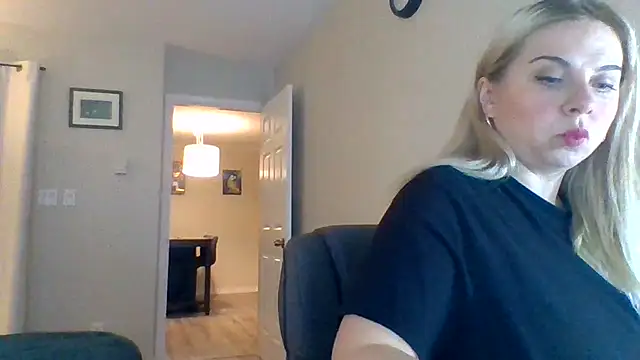 Snapshot of HappyIva chatting on October 2025 06:19:02 PM HappyIva online show from October 2025 06:19:02 PM