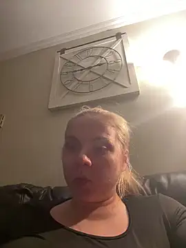 Snapshot of HappyIva chatting on November 2025 10:15:02 AM HappyIva online show from November 2025 10:15:02 AM