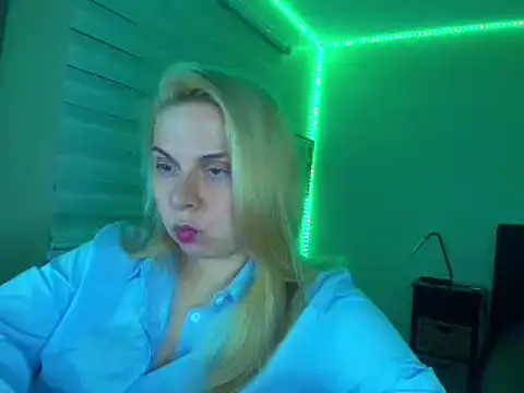 Snapshot of HappyIva chatting on November 2025 08:37:01 AM HappyIva online show from November 2025 08:37:01 AM