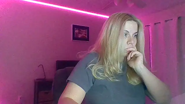 Snapshot of HappyIva chatting on December 2025 05:24:02 AM HappyIva online show from December 2025 05:24:02 AM