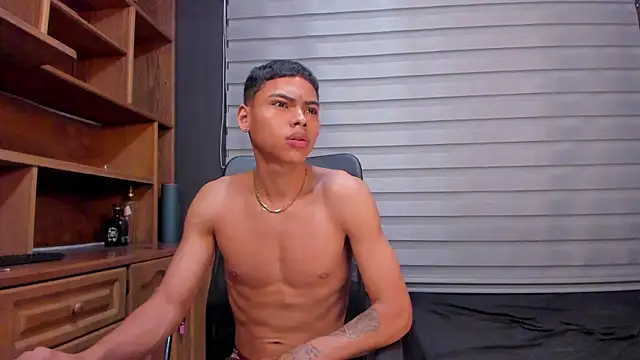 adam piarse01 online show from March 2025 12:47:01 AM