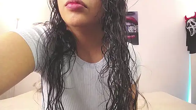 Snapshot of downsonMia chatting on February 2025 11:17:01 PM downsonMia online show from February 2025 11:17:01 PM