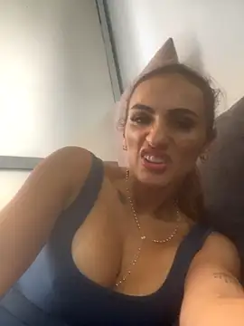 Samantha bigboobs online show from December 2025 06:17:01 PM