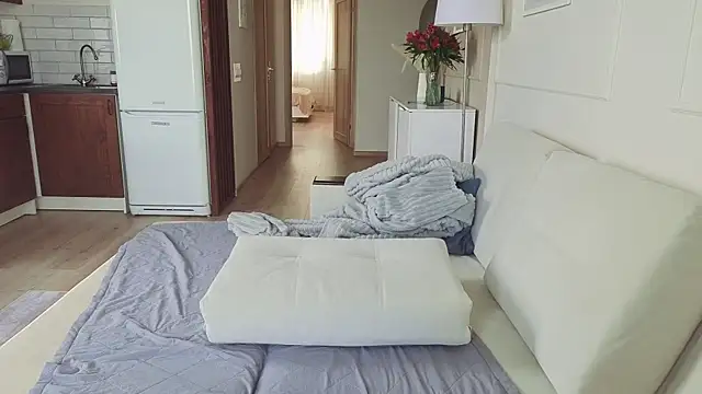 KristineEsme online show from October 2025 06:12:01 AM