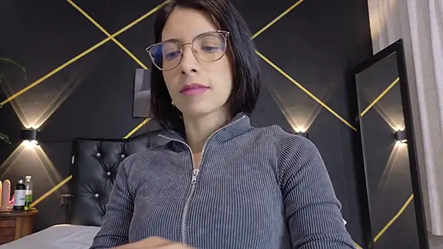 amabel zambrano online show from October 2025 12:37:02 PM