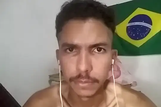 MagrinhoSaradoo online show from February 2025 02:22:02 PM