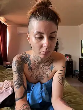 Izy cute  online show from February 2026 05:41:01 PM