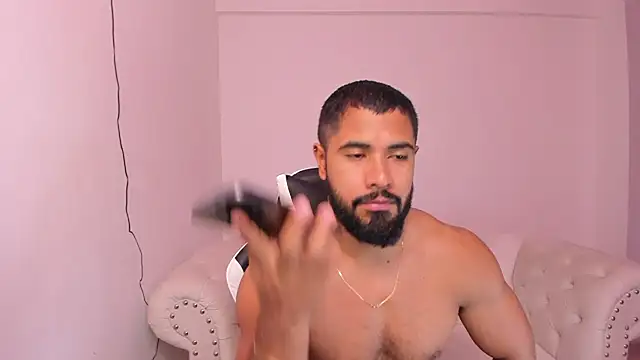 Santiago huntt online show from February 2025 11:41:01 AM