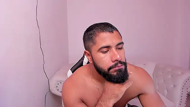 Santiago huntt online show from February 2025 12:47:02 PM