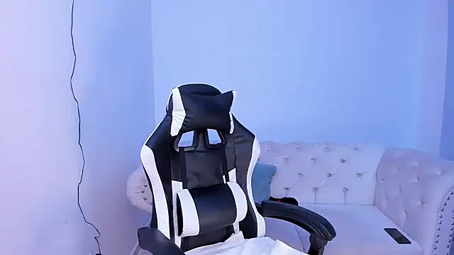 Santiago huntt online show from March 2025 10:15:01 PM