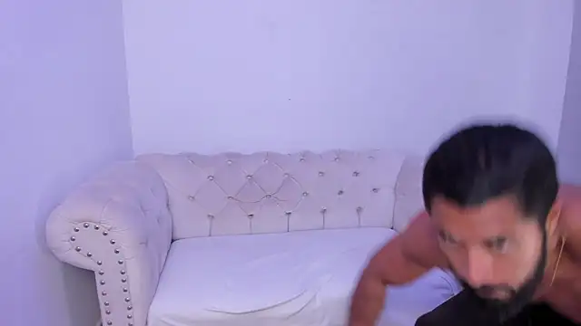 Santiago huntt online show from October 2025 01:34:02 PM