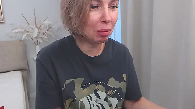 Snapshot of AnnyUBright chatting on January 2025 10:10:02 AM AnnyUBright online show from January 2025 10:10:02 AM