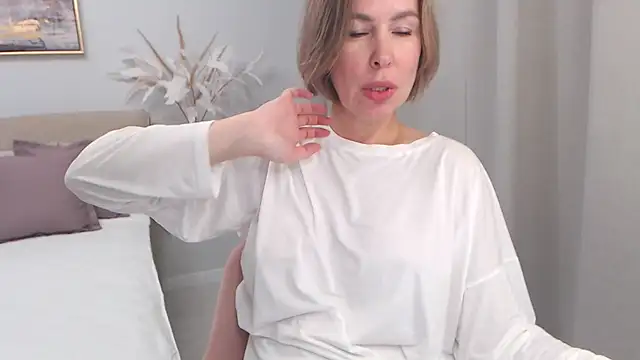 Snapshot of AnnyUBright chatting on November 2025 01:33:01 PM AnnyUBright online show from November 2025 01:33:01 PM