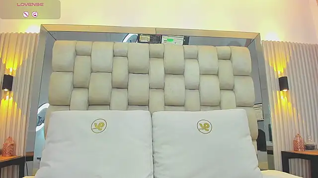 ashlyn parker online show from February 2025 11:01:01 PM