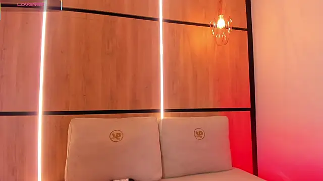 ashlyn parker online show from October 2025 07:14:01 PM