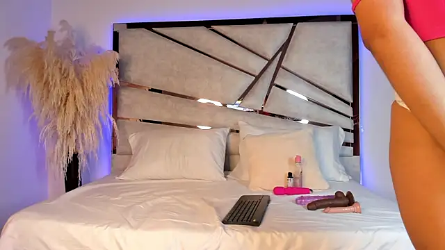 ssofijohnsonx online show from January 2025 07:13:02 PM