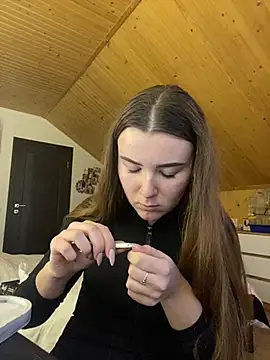 Snapshot of mewKate chatting on March 2025 04:18:01 PM mewKate online show from March 2025 04:18:01 PM