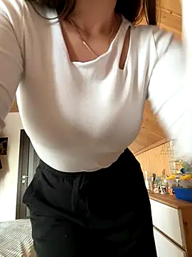 Snapshot of mewKate chatting on November 2025 11:56:01 AM mewKate online show from November 2025 11:56:01 AM