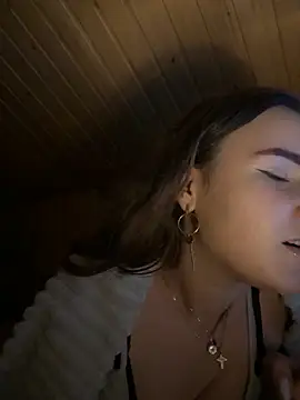 mewKate online show from December 2025 04:25:01 PM