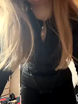 mewKate online show from December 2025 03:27:02 PM