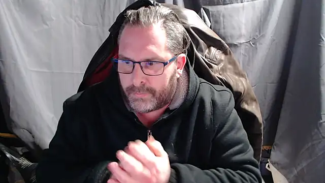 Snapshot of Streamlove77 chatting on January 2025 03:43:01 PM Streamlove77 online show from January 2025 03:43:01 PM