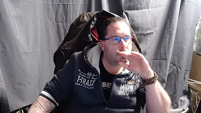 Snapshot of Streamlove77 chatting on February 2025 03:38:01 PM Streamlove77 online show from February 2025 03:38:01 PM