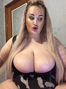 VikiiStoun online show from June 2026 06:43:01 PM