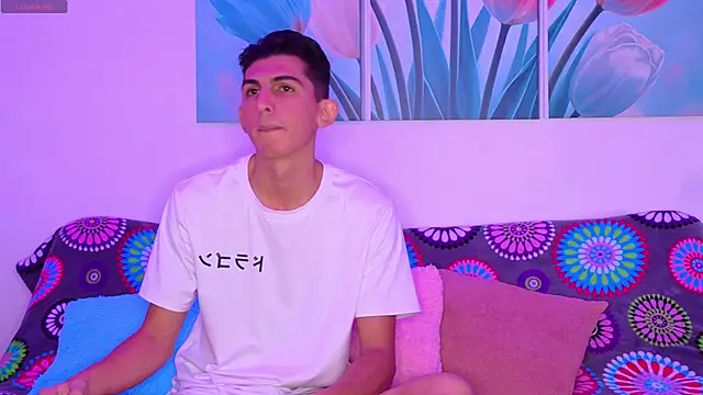 Ana and Leo online show from December 2025 02:45:02 PM