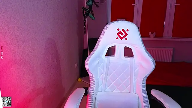 mon lola online show from November 2025 04:06:01 PM