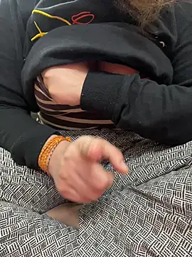 Red-Magic-25 online show from December 2025 05:58:02 AM