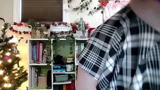 AverageRose online show from March 2026 08:48:01 PM