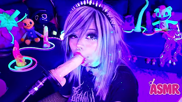 LaytonBox online show from November 2025 01:44:01 PM