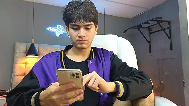 Tommy18   online show from February 2025 07:04:02 AM