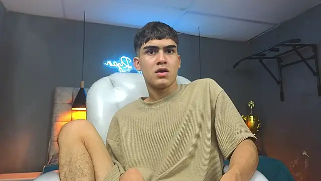 Tommy18   online show from February 2025 09:41:01 AM