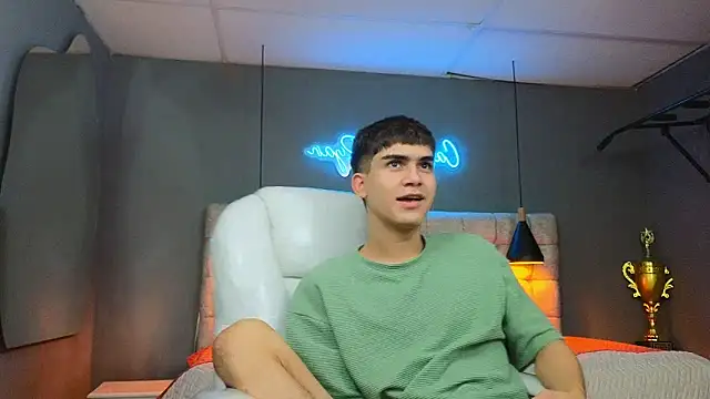 Tommy18   online show from February 2025 06:33:01 AM