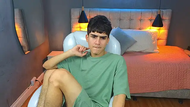 Tommy18   online show from March 2025 09:57:01 AM