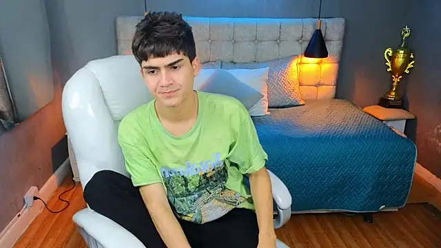 Tommy18   online show from March 2025 08:15:02 AM