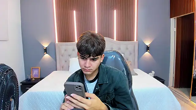 Tommy18   online show from September 2025 03:39:02 AM