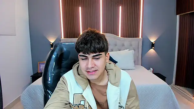 Tommy18   online show from October 2025 03:39:02 AM