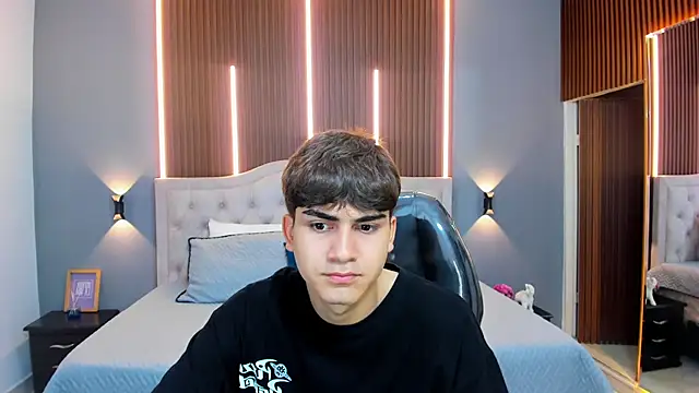 Tommy18   online show from October 2025 03:29:01 AM