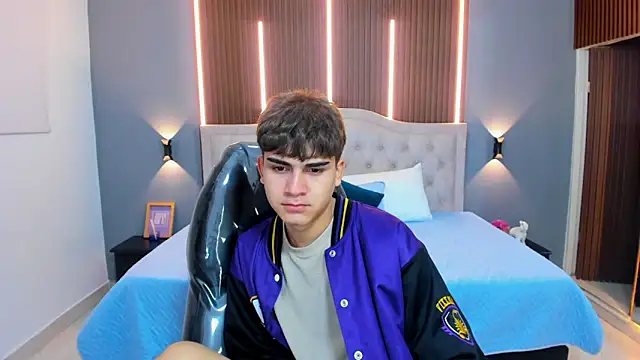 Tommy18   online show from November 2025 03:28:01 AM