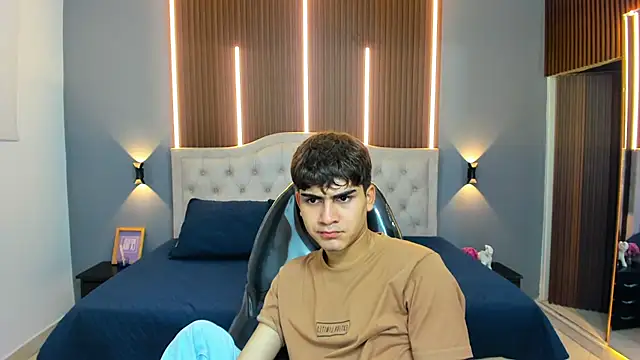 Tommy18   online show from November 2025 03:38:01 AM