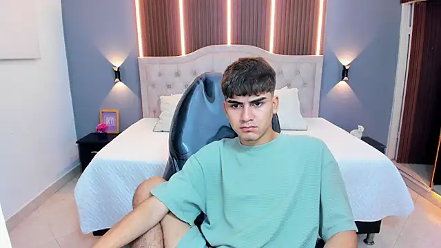 Tommy18   online show from February 2026 03:21:01 AM