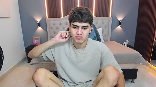 Snapshot of Tommy18__ chatting on June 2026 03:31:01 AM Tommy18 online show from June 2026 03:31:01 AM