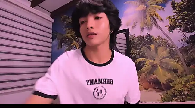 AllanYong18 online show from February 2025 08:08:01 AM