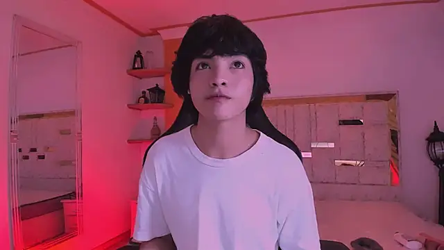 AllanYong18 online show from March 2025 09:57:01 AM