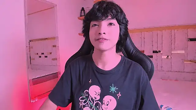 AllanYong18 online show from March 2025 07:20:02 AM