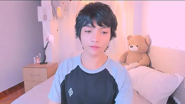 AllanYong18 online show from September 2025 12:59:01 AM