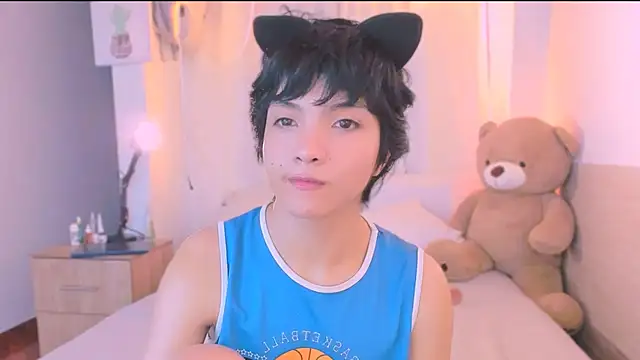 AllanYong18 online show from October 2025 09:20:01 AM